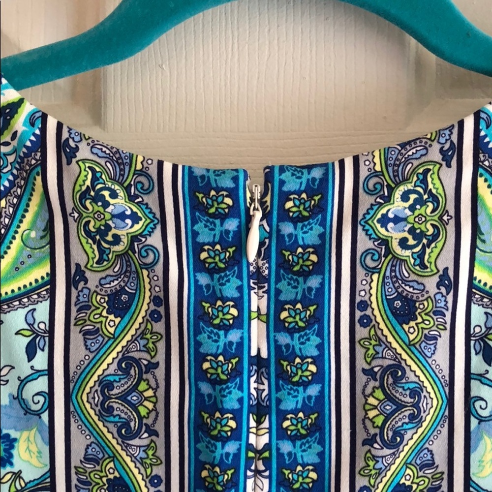 Beautiful Shift Dress - Picture 6 of 7